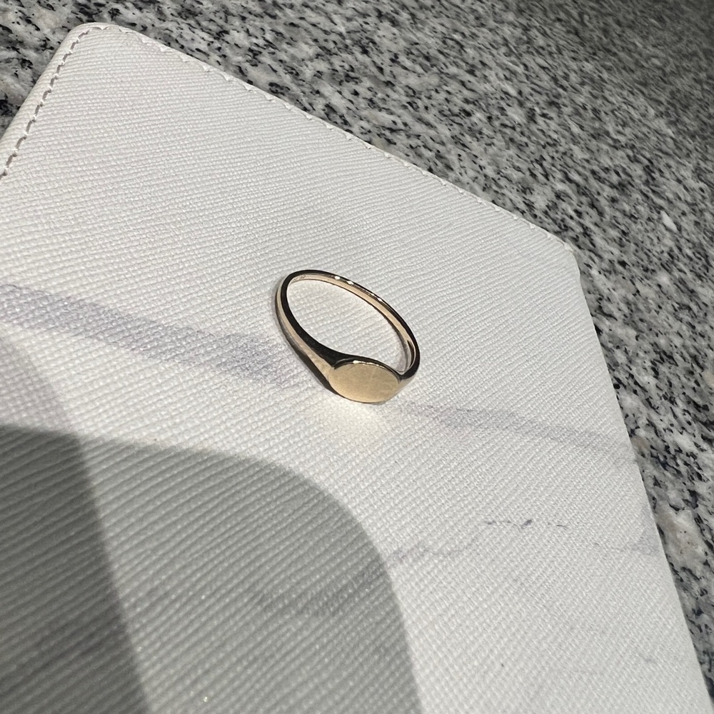 Mejuri ring size 7 14 kt gold